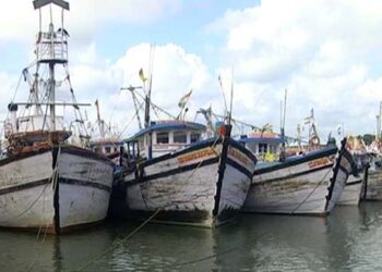 ಮೀನುಗಾರರಿಗೆ ಪ್ರತಿಕೂಲ ಹವಾಮಾನ: ಮಳೆಯ ಪ್ರತಾಪ