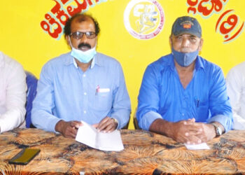 ಕಾನೂನು ಬಾಹಿರ ಪರವಾನಗಿ: ಮದ್ಯದಂಗಡಿ ಮುಚ್ಚಲು ಆಗ್ರಹ