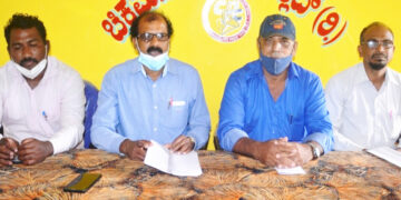 ಕಾನೂನು ಬಾಹಿರ ಪರವಾನಗಿ: ಮದ್ಯದಂಗಡಿ ಮುಚ್ಚಲು ಆಗ್ರಹ