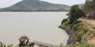 ನೀರು ಹರಿಸಿದ ಗ್ರಾಮಸ್ಥರು: ದೇವರಹಳ್ಳಿಯಲ್ಲಿ ಜಲಲಧಾರೆ