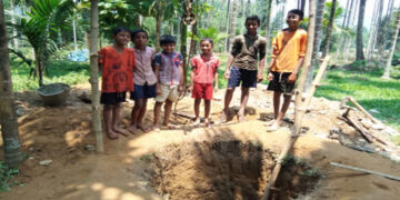 ಬಾವಿ ತೋಡಿದ ಶಾಲಾ ಮಕ್ಕಳು