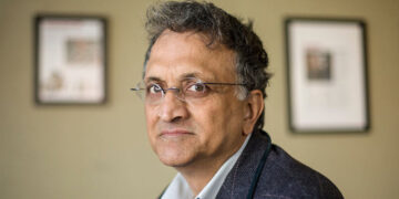 ರಾಮಚಂದ್ರ ಗುಹಾ ವಿರುಧ್ದ ದೂರು: ಪುಸ್ತಕ ಮುಟ್ಟುಗೋಲು ಹಾಕಲು ಒತ್ತಾಯ