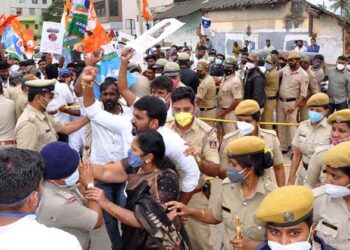 ಕಾಂಗ್ರೆಸ್ ಕಾಯಕರ್ತರಿಂದ ಸಿಟಿ ರವಿ ಮುತ್ತಿಗೆ ಹಾಕುವ ಯತ್ನ