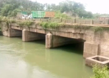 ಕುಟುಂಬದ ನಾಲ್ವರು ಭದ್ರಾ ನಾಲೆಗೆ ಬಿದ್ದುಆತ್ಮಹತ್ಯೆಗೆ ಪ್ರಯತ್ಯ