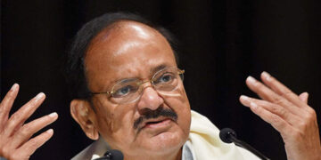 ರಾಜಧಾನಿಯಲ್ಲಿ ಉಪರಾಷ್ಟ್ರಪತಿ ವೆಂಕಯ್ಯನಾಯ್ಡು: ಸಿಎಂ ಸ್ವಾಗತ