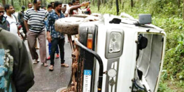 ಕುಂದೂರಿನಲ್ಲಿ ಕಾರಿನ ಕಾಡಾನೆ: ವಾಹನದಲ್ಲಿದ್ದ ೪ ಜನರಿಗೆ ಗಾಯ