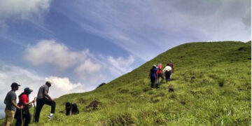 ಹೊರಗಿನವರ ಹೈಟೆಕ್ ಚಾರಣ ದಂದೆ: ಆದಾಯಕ್ಕೆ ಪಂಗನಾಮ