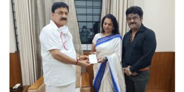 ಮಾತಿಗೆ ತಪ್ಪದ ಜಗ್ಗೇಶ್: ಹೇಳಿದಂತೆ ೧ ಲಕ್ಷ ಚೆಕ್ ಹಸ್ತಾಂತರ