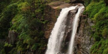 ಅಬ್ಬಿ ಜಲಧಾರೆಯಲ್ಲಿ ತಪ್ಪಿದ ದುರಂತ: ಮಗು ರಕ್ಷಣೆ