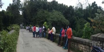 ವಾಹನ ನಿಲ್ಲಿಸಿ ನದಿಗೆ ಜಿಗಿದ ವ್ಯಕ್ತಿ : ಕಾರ್ಯಾಚರಣೆ ನಡೆಸದ ಪೊಲೀಸ್ ಠಾಣೆಗಳು