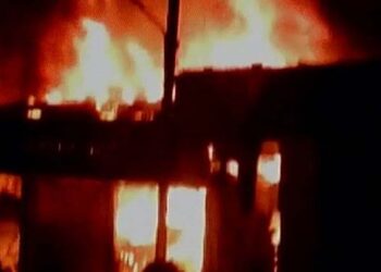 ಪಟಾಕಿ ಗೋದಾಮಿನಲ್ಲಿ ಸ್ಪೋಟ: ಮೂವರು ಕಾರ್ಮಿಕರ ಸಜೀವ ದಹನ