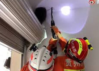 ಫ್ಯಾನ್ ಹಾಕಲು ಇದ್ದ ರಂದ್ರಕ್ಕೆ ಸಿಕ್ಕಿಕೊಂಡ ಬಾಲಕಿ: ವೈರಲ್ ವಿಡಿಯೋ