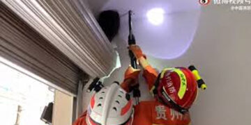 ಫ್ಯಾನ್ ಹಾಕಲು ಇದ್ದ ರಂದ್ರಕ್ಕೆ ಸಿಕ್ಕಿಕೊಂಡ ಬಾಲಕಿ: ವೈರಲ್ ವಿಡಿಯೋ