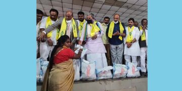 ಕರೋನದಿಂದ ಮೃತರಾದವರ ಕುಟುಂಬದವರಿಗೆ ಪರಿಹಾರ ಹಾಗೂ ದಿನಸಿ ಕಿಟ್ ವಿತರಣೆ