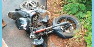 ಬೈಕ್ ಹಾಗೂ ಕಾರಿನ ನಡುವೆ ಭೀಕರ ಅಪಘಾತ