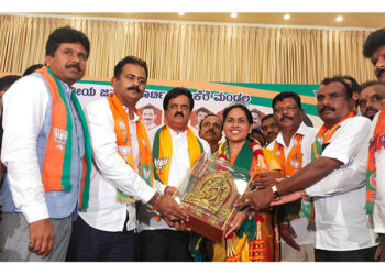 ಆಮ್ಲಜನಕ ಉತ್ಪಾದನಾ ಘಟಕ ನಿರ್ಮಾಣಕ್ಕೆ ಸಚಿವೆ ಕು.ಶೋಭಾ ಕರಂದ್ಲಾಜೆ ಶಂಕುಸ್ಥಾಪನೆ