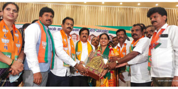 ಆಮ್ಲಜನಕ ಉತ್ಪಾದನಾ ಘಟಕ ನಿರ್ಮಾಣಕ್ಕೆ ಸಚಿವೆ ಕು.ಶೋಭಾ ಕರಂದ್ಲಾಜೆ ಶಂಕುಸ್ಥಾಪನೆ