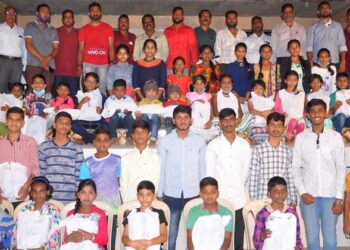 ಸವಿತಾ ಸಮಾಜದ ಮಕ್ಕಳಿಗೆ ಪ್ರತಿಭಾ ಪುರಸ್ಕಾರ, ನೋಟ್‌ಬುಕ್ ವಿತರಣೆ