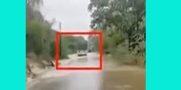 ಚಾಲಕನ ನಿರ್ಲಕ್ಷ್ಯದಿಂದ ನದಿಯಲ್ಲಿ ಬಸ್‌ ಮುಳುಗಡೆ