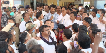 ಕುರಿಗಾಹಿ ಮೀಸಲು ಪ್ರದೇಶ ಉಳಿವಿಗೆ ಬೃಹತ್ ಪ್ರತಿಭಟನೆ