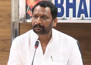 ಬೆಳಗಾವಿ ಪಾಲಿಕೆ ಮುಂದೆ ಕನ್ನಡಧ್ವಜ