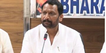 ಬೆಳಗಾವಿ ಪಾಲಿಕೆ ಮುಂದೆ ಕನ್ನಡಧ್ವಜ