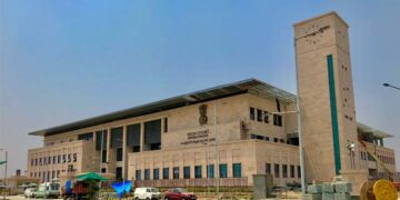 ೫ ಐಎಎಸ್ ಅಧಿಕಾರಿಗಳಿಗೆ ಜೈಲು ಶಿಕ್ಷೆ