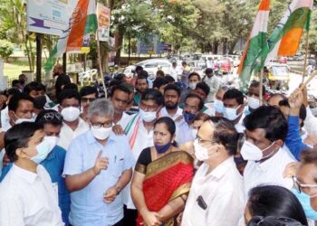 District Congress workers protest