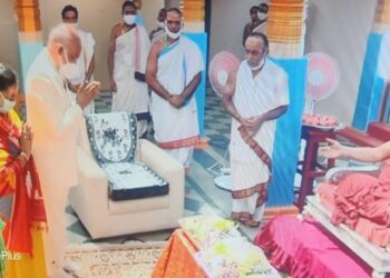 President Ramanath Kovind visits Sringeri Mutt
