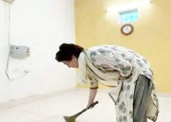 ಪೊಲೀಸ್ ಮತ್ತು ಪ್ರಿಯಾಂಕಾ ನಡುವಿನ ಮಾತಿನ ಚಕಮಕಿ ಹರಿಯಬಿಟ್ಟ ಕಾಂಗ್ರೆಸ್