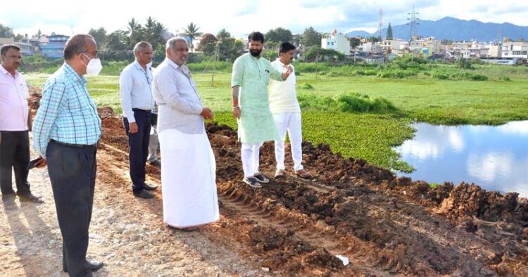 Irrigation and Law and Parliamentary Minister Madhuswami on Friday reviewed the work on Chikkamagaluru Dandaramakki tank. MLA C.T. Ravi was present.