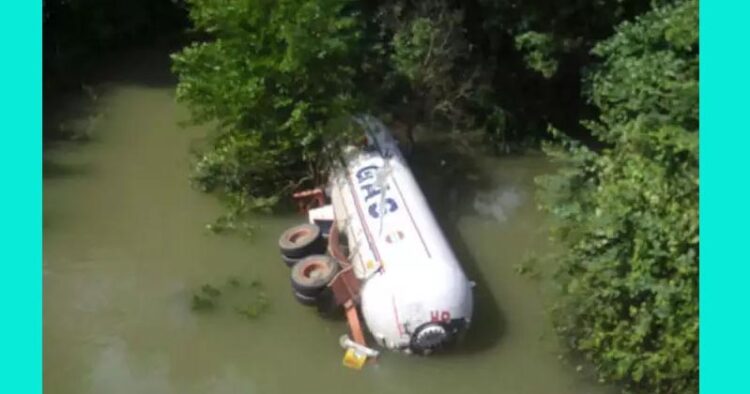 Gas Transport Tanker Palti at Shirdi Ghat