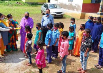 school: ಕಿರಿಯ ಪ್ರಾಥಮಿಕ ಶಾಲೆ ಮರು ಆರಂಭ ವಿದ್ಯಾರ್ಥಿಗಳಿಗೆ ಅದ್ಧೂರಿ ಸ್ವಾಗತ