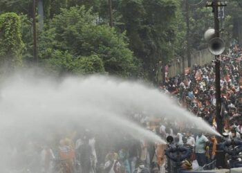 Farmers protest in Haryana: Water cannon fired