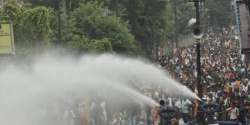 Farmers protest in Haryana: Water cannon fired