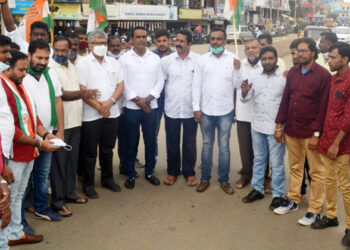 Congress protests against collection of parking charges