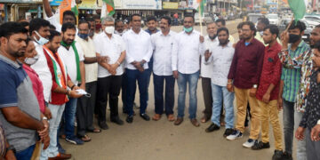 Congress protests against collection of parking charges