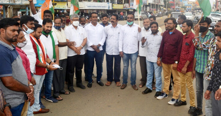 Congress protests against collection of parking charges