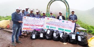 Cleanliness drive at Mullaiyana Giri under Swachh Bharat Yojana from Nehru Yuva Kendra