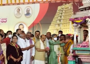 ವಿಶ್ವವಿಖ್ಯಾತ ಮೈಸೂರು ದಸರಾಗೆ ಮಾಜಿ ಸಿಎಂ ಎಸ್.ಎಂ. ಕೃಷ್ಣ ಚಾಲನೆ