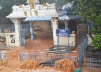 Continuous rainfall in Tirupati: ತಿರುಪತಿಯಲ್ಲಿ ನಿರಂತರ ಮಳೆ- ಮನೆಯಿಂದ ಆಚೆ ಬರದಂತೆ ಸೂಚನೆ