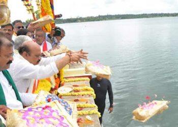 Cauvery: ಜೀವನಾಡಿ ಕಾವೇರಿಗೆ ಬಾಗೀನ ಅರ್ಪಿಸಿದ ಮುಖ್ಯಮಂತ್ರಿ ಬೊಮ್ಮಾಯಿ