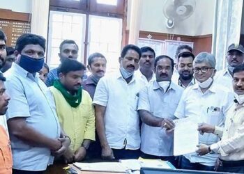 Damaged crop: ಅಕಾಲಿಕ ಮಳೆಯಿಂದ ಹಾನಿಯಾದ ಬೆಳೆಗೆ ಪರಿಹಾರ ನೀಡಲು ಜಿಲ್ಲಾ ಕಾಂಗ್ರೆಸ್ ಒತ್ತಾಯ