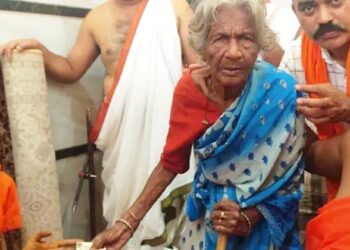 Bikshuki donates to Anjaneya Temple: ಆಂಜನೇಯ ದೇವಾಲಯಕ್ಕೆ ದೇಣಿಗೆ ಕೊಟ್ಟ ಬಿಕ್ಷುಕಿ