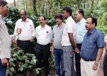Coffee Board:  ಕಾಫಿ ತೋಟಕ್ಕೆ ಮಂಡಳಿ ಕಾರ್ಯದರ್ಶಿ ಭೇಟಿ, ಪರಿಶೀಲನೆ