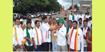 Farm Laws : ಕೃಷಿ ಮಸೂದೆ ವಾಪಾಸ್ ನಿರ್ಧಾರ ಜಿಲ್ಲೆಯಲ್ಲಿ ರೈತರ ವಿಜಯೋತ್ಸವ