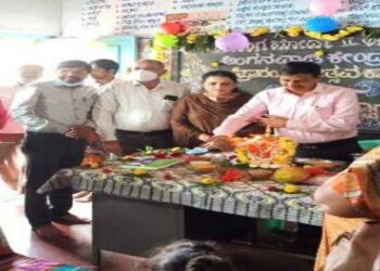 Reopening of Anganwadi: ಅಂಗನವಾಡಿ ಶಾಲೆಗಳ ಮರು ಆರಂಭ, ಮಕ್ಕಳಿಗೆ ಜಿಲ್ಲಾಧಿಕಾರಿಗಳಿಂದ ಅದ್ಧೂರಿ ಸ್ವಾಗತ