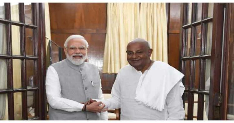 ನವದೆಹಲಿಯಲ್ಲಿ ಪ್ರಧಾನಿ ಮೋದಿಯೊಂದಿಗೆ ಗೌಡರು