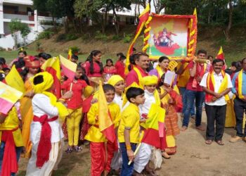 Kannada Rajyotsava : ಕುವೆಂಪು ವಿದ್ಯಾನಿಕೇತನದಲ್ಲಿ ಕನ್ನಡ ರಾಜ್ಯೋತ್ಸವ- ಇಂಗ್ಲೀಷ್ ಶಾಲೆಯಲ್ಲಿ ಕನ್ನಡದ ಕಲರವ