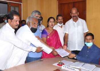 MLC Election : ವಿಧಾನ ಪರಿಷತ್ ಚುನಾವಣೆ: ಕಾಂಗ್ರೆಸ್ ಅಭ್ಯರ್ಥಿಯಾಗಿ ಗಾಯತ್ರಿ ಶಾಂತೇಗೌಡ ನಾಮಪತ್ರ ಸಲ್ಲಿಕೆ